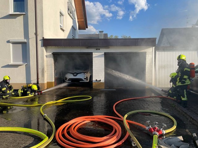 13.05.2025 Bild 1 Brand E-Auto Buchholz