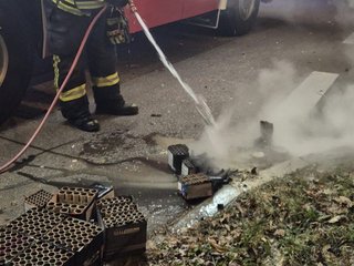 01.01.2026 brennende Pyroreste